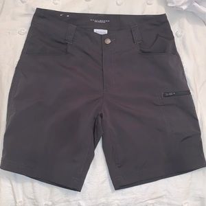 Men’s Columbia Omni-shade shorts.